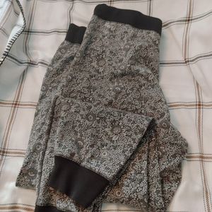 Joe Fresh sz XL. Cropped patterned joggers